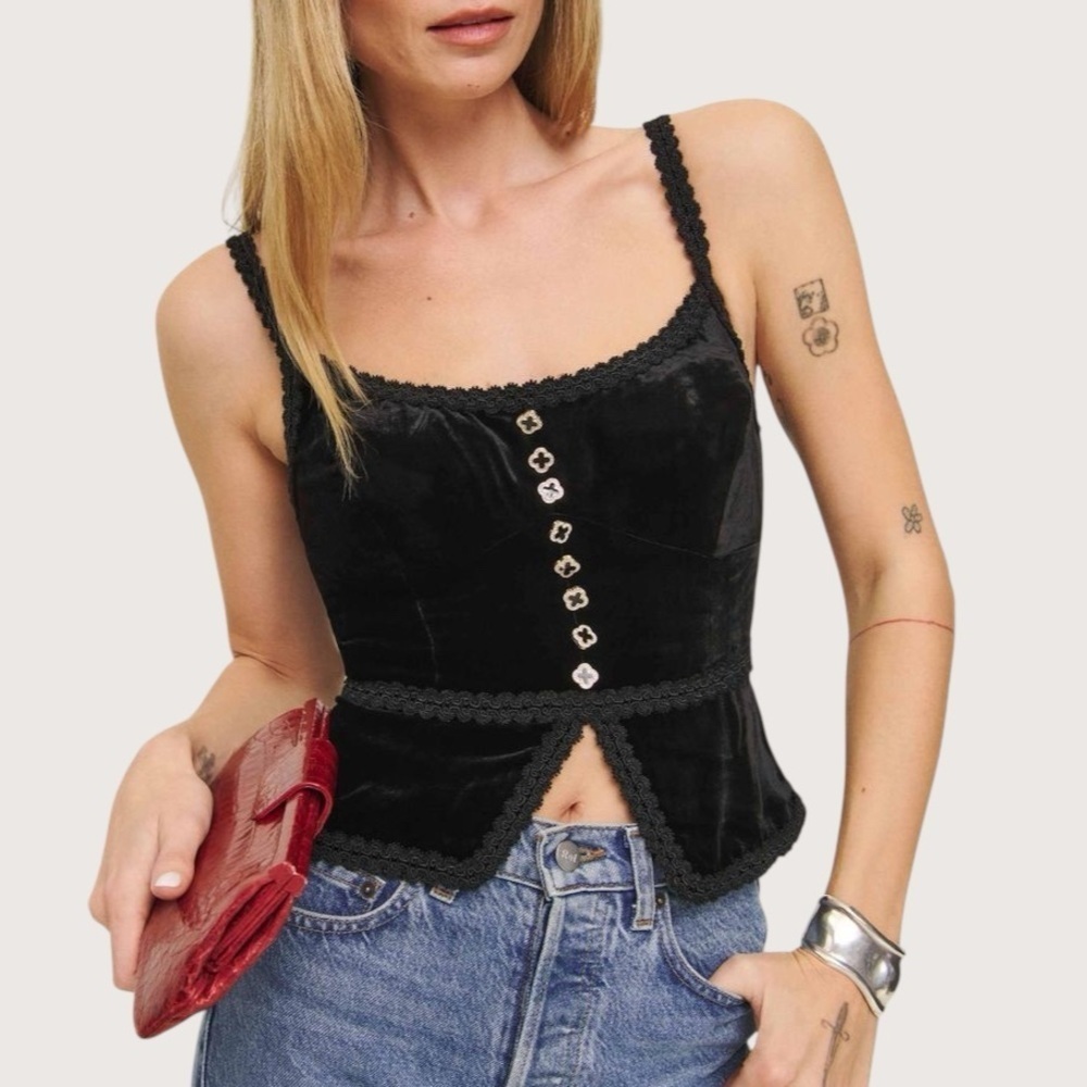 NWT💕 Reformation Minna Velvet Top - Black SZ 2